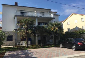 Apartment Arnie has Balcony rooms