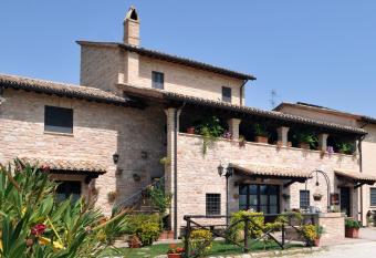 Terre Del Cantico Country House allows 18 year olds to book a room