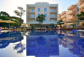 Sandy Beach Resort has Balcony rooms