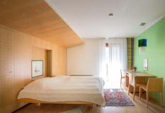 Fr  hst  ckspension  has Balcony rooms