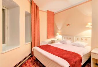 Rija Old Town Hotel allows 18 year olds to book a room