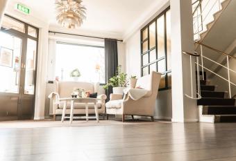 Strand Hotell allows 18 year olds to book a room