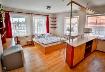 Penzion Hradebn   has rooms with a private hot tub