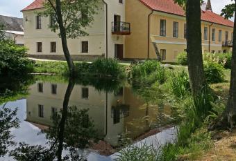 Z  mek Jind  ichovice has Balcony rooms