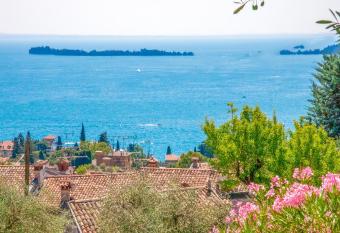 La c   dei ulif has Balcony rooms