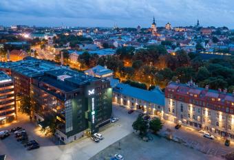 Metropol Hotel allows 18 year olds to book a room