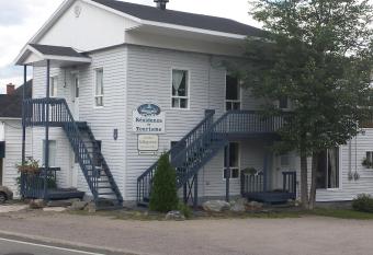 Les Appartements de La Bergeronnette allows 18 year olds to book a room