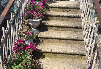 Guesthouse Uyut allows 18 year olds to book a room