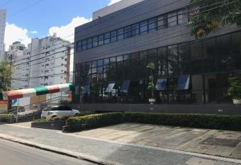 Rede Andrade Onda Mar allows 18 year olds to book a room