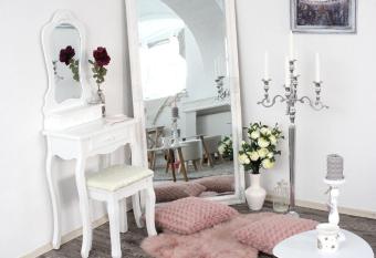 Korona Apartman Sz  kesfeh  rv  r has Balcony rooms