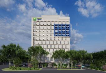 Holiday Inn Express Shanghai Pudong Airport, an IHG Hotel allows 18 year olds to book a room