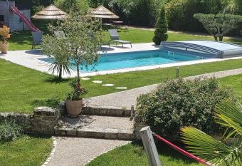 Chambres d h  tes Les Marguerites allows 18 year olds to book a room