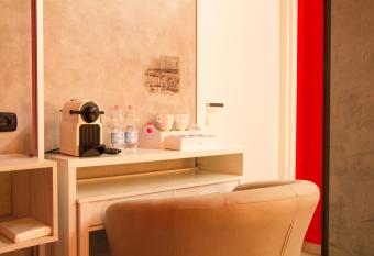 B2In Suite & Office has rooms with a private hot tub