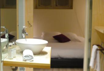 Chambre d Hote Saint Malo allows 18 year olds to book a room