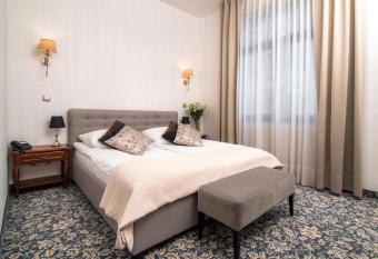 Hotel Park Kajetany allows 18 year olds to book a room