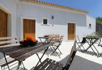 Jardinu has Balcony rooms