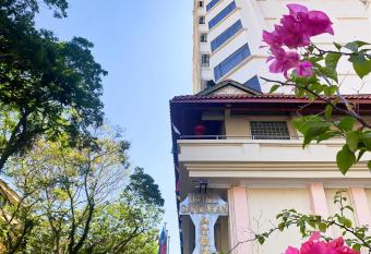 Hotel Sandakan allows 18 year olds to book a room