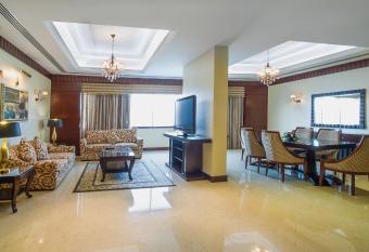 Concorde Hotel - Fujairah has rooms with a private hot tub