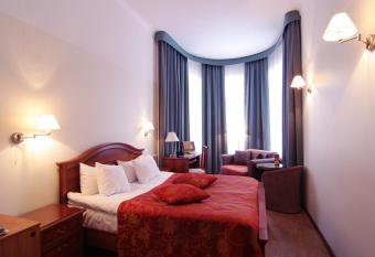 Hotel St. Barbara allows 18 year olds to book a room