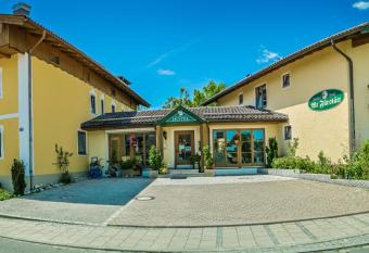 Gasthaus - Hotel Alt F  rst  tt has Balcony rooms