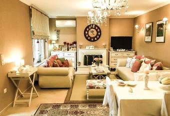 Luxury Family Villa Meteora has Balcony rooms