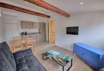 402-Appartement rue James Close allows 18 year olds to book a room