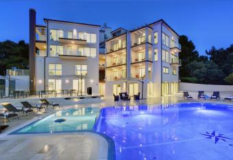 Premantura Resort - Hotel & Restaurant has Balcony rooms