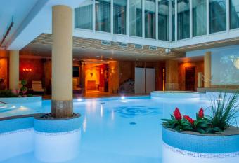 Grand Rose SPA Hotel has Balcony rooms