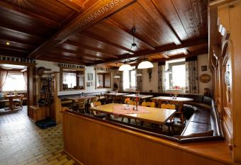 Gasthof / Pension G  tzfried has Balcony rooms