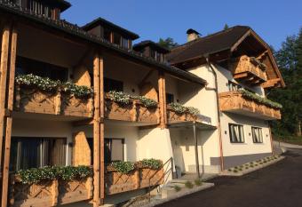 Marmotta Alpin hotel has Balcony rooms