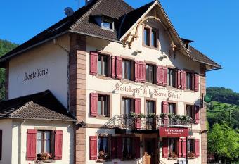 Le Valtrivin has Balcony rooms