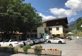 Gasthof zum L  wen has Balcony rooms