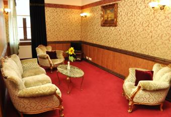 St. Peterburg has rooms with a private hot tub