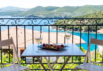 Avli Apartments has Balcony rooms