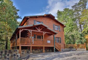 1939 Smoky Cove Cabin has Balcony rooms