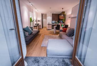 Le Balcon de la Vieille Ville Annecy allows 18 year olds to book a room