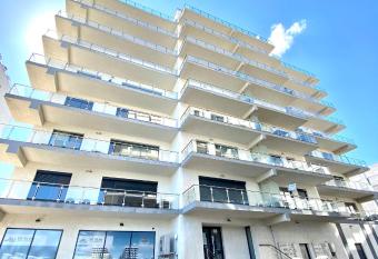 Sunshine Apartament De Silva has Balcony rooms