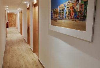 Hostal Rosa allows 18 year olds to book a room