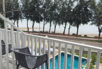 BC Summer Beach has Balcony rooms