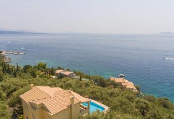 Villa Spyros allows 18 year olds to book a room