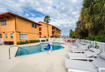 Royal Inn Beach Hutchinson Island has Balcony rooms