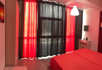 Mirtos Apartments has rooms with a private hot tub