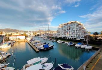 Apartamento Bahia III allows 18 year olds to book a room