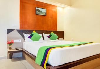 Treebo Trend Golden Inn 700 Mtrs From Promenade Beach allows 18 year olds to book a room