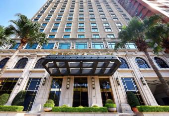 Fullon Poshtel - Linkou allows 18 year olds to book a room