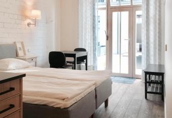 Garden Hill Apartments has Balcony rooms