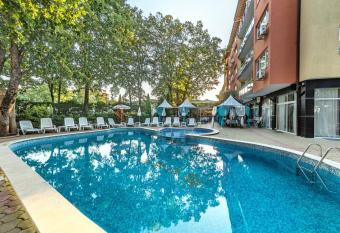 Sunrise Hotel has Balcony rooms