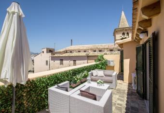 Confraria Singular Suites has Balcony rooms