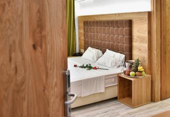 Artemis Hotel Apartments allows 18 year olds to book a room