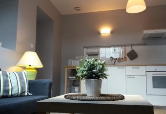 Apt 8 du Temple HyperCentre & Parking allows 18 year olds to book a room